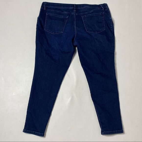 Old Navy | Maternity Demi-Boot Cut Stretch Jeans - Picture 1 of 8
